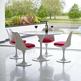 Saarinen set bestaande uit ronde tafel inclusief 4 Tulip chairs Eigenwijs Design - Saarinen Tulip specialist in ovale- en ronde eettafels