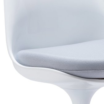 Tulip chair, volledig draaibaar met licht grijs kussen