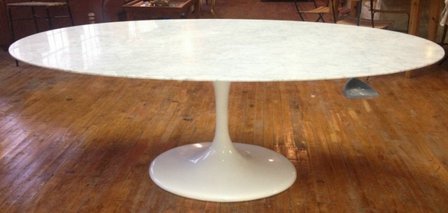 Tulip table oval marble
