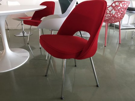 Aanbieding Saarinen Eethoek: marmeren Tulip tafel + 4 Executive chairs