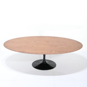 Saarinen Tulip tafel 244x137cm noten houtfineer blad