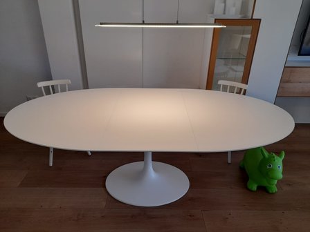 ovale Saarinen tafel