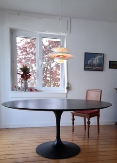 Saarinen Tulip tafel 160cm zwart gelamineerd