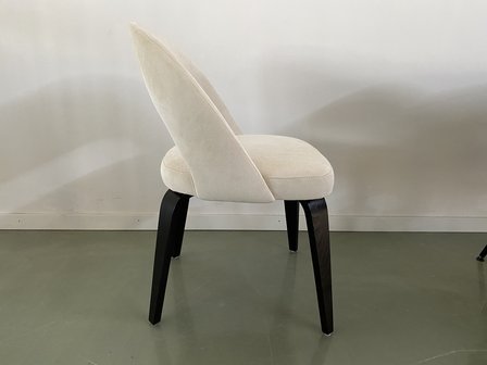 Saarinen Conference chair - zwart houten poten
