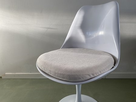 Eero Saarinen Tulip chair