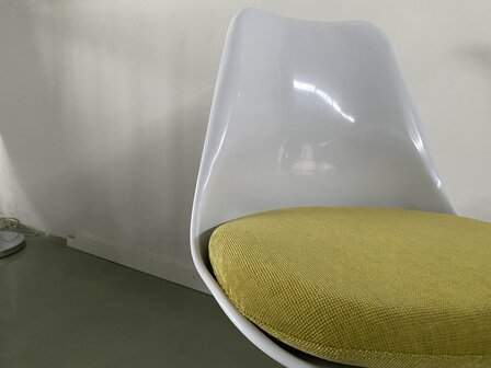 Tulip chair wit