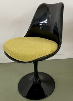 Tulip chair black vintage green