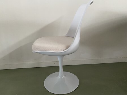 Tulip chair, volledig draaibaar inclusief Wit kussen