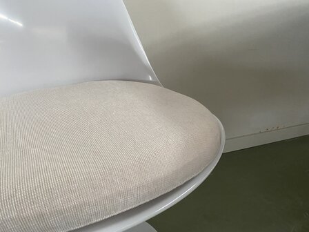 Tulip chair, volledig draaibaar inclusief Wit kussen