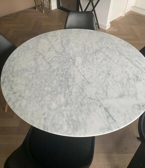 Tulip tafel met Carrara marmeren blad 150cm