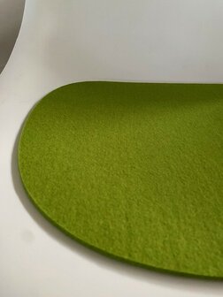 HEY-SIGN vilt kussen voor eames chair may green