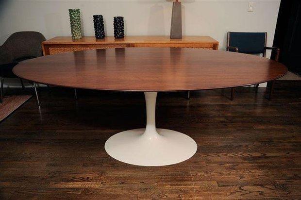 Ovale Tulip Saarinen tafel noten houtfineer blad 199x121cm