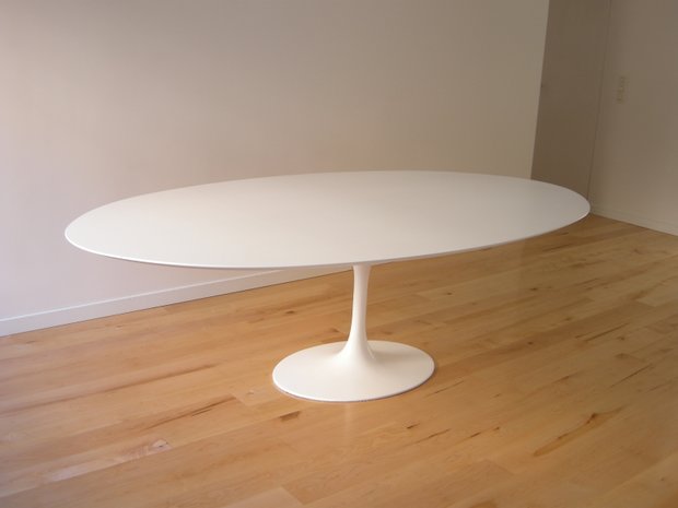 Aanbieding Ovale Saarinen Tulip tafel 