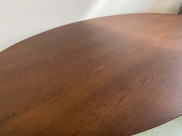 Ovale Tulip tafel massief noten houten blad - verschillende afmetingen