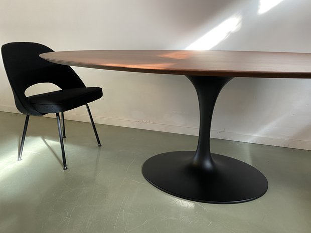 Ovale Tulip tafel massief noten houten blad - verschillende afmetingen