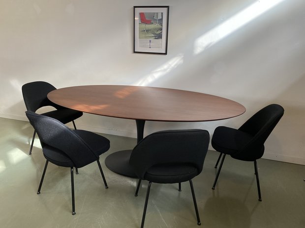 Ovale Tulip tafel massief noten houten blad - verschillende afmetingen