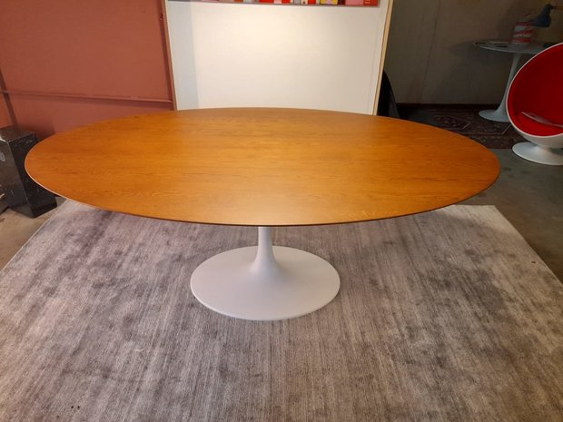 Massief houten Tulip tafel Cognac