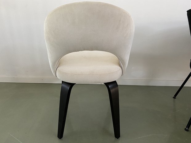 Saarinen Conference chair - zwart houten poten