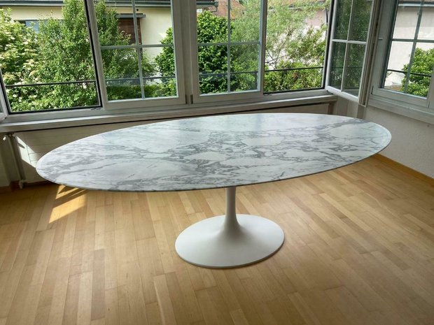 Ovale Tulip tafel met marmeren blad - Eigenwijs Design - Tulip specialist in ovale- en eettafels