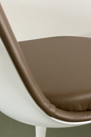 Tulip Upholstered Italian leather chair - Nuts brown
