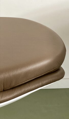 Tulip Upholstered Italian leather chair - Nuts brown