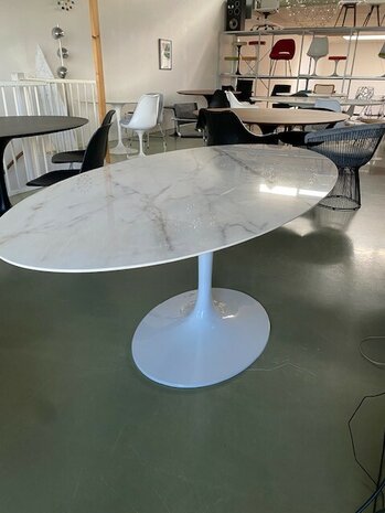 Ovale Saarinen tafel keramisch blad