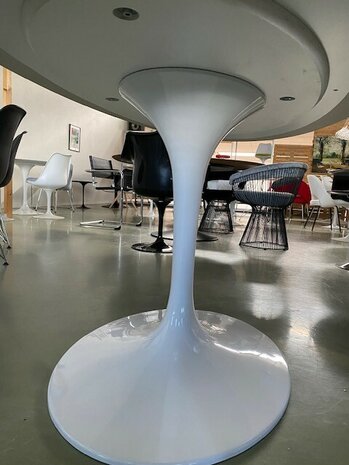 Showroom korting: Ovale Tulip tafel Keramisch blad 180x90cm