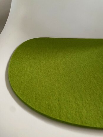 HEY-SIGN vilt kussen voor eames chair may green