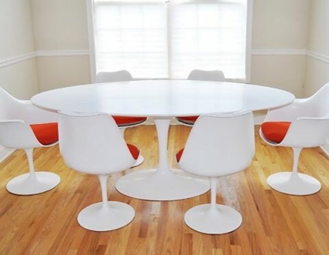 ovale Tulip tafel van Saarinen 200x120cm.