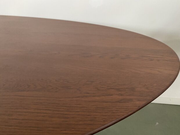 Ronde Tulip tafel massief houten blad 150 cm