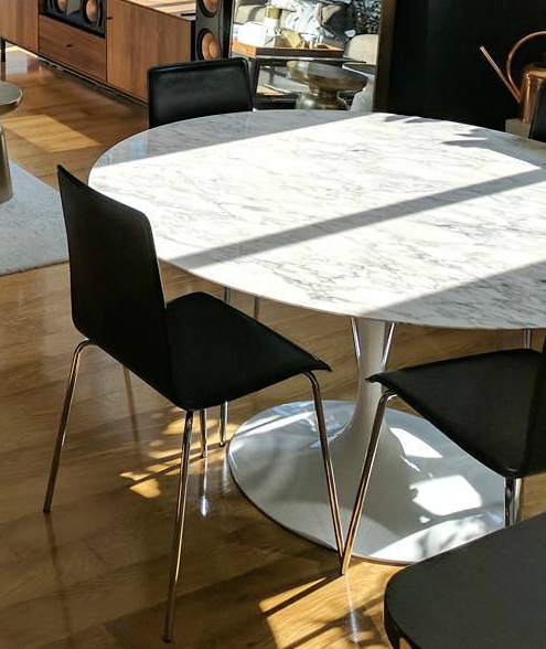 gemakkelijk verhaal viering Ronde Saarinen Tulip tafel 127 cm - Arabescato marmeren MA blad - Eigenwijs  Design - Saarinen Tulip specialist in ovale- en ronde eettafels