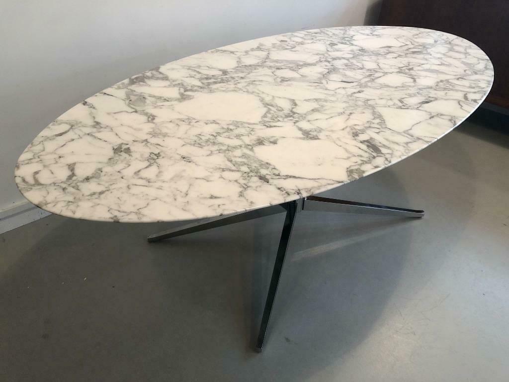 Coöperatie Zijn bekend Master diploma Ovale Design tafel met Statuario marmeren blad - Eigenwijs Design -  Saarinen Tulip specialist in ovale- en ronde eettafels