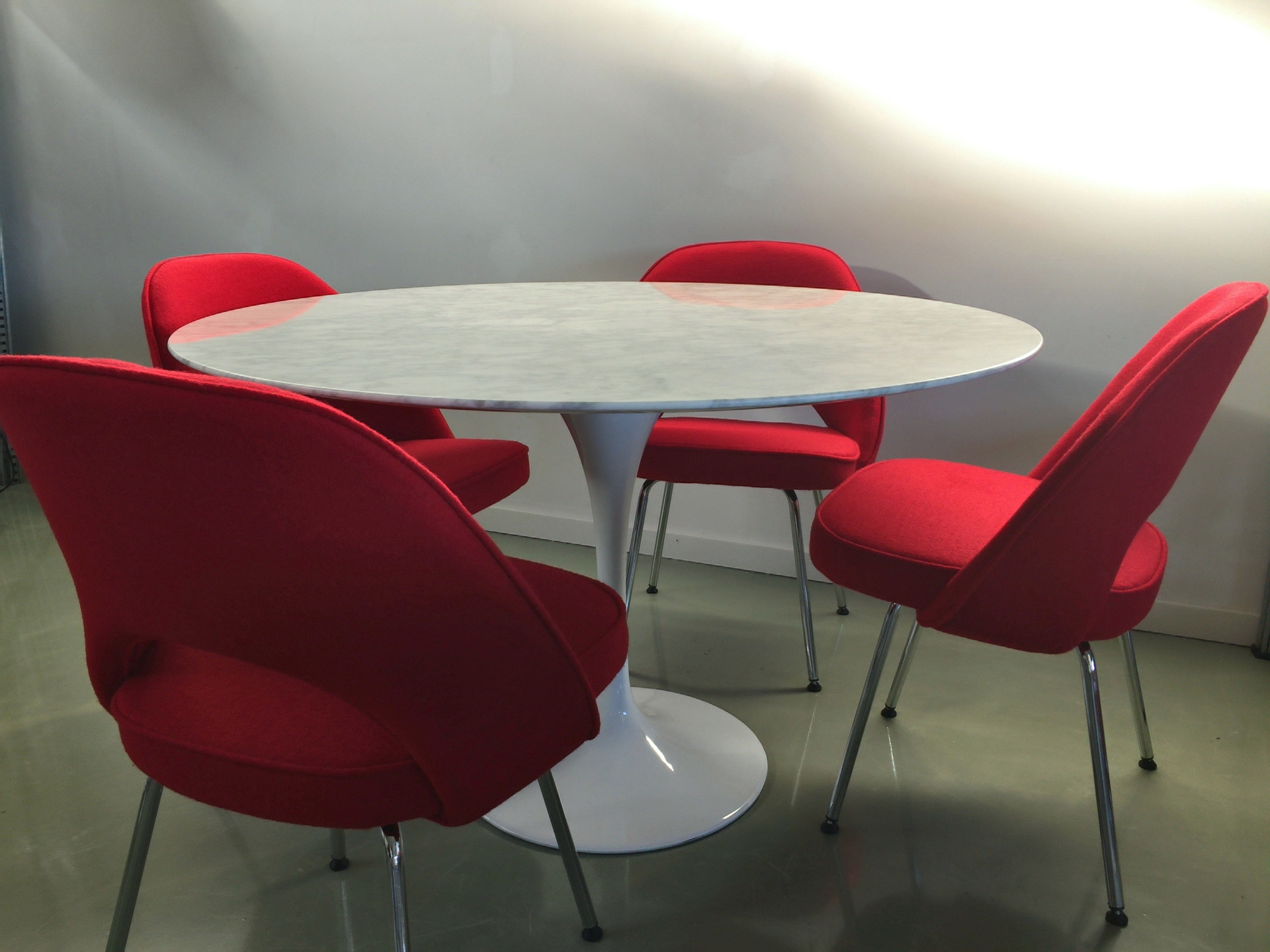 Saarinen Executive chair zonder armleuning in het rood