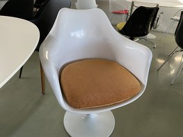 kussens voor o.a. Eames DAW, DAR, DSW, DSR, Saarinen stoelen Eigenwijs Design - Saarinen Tulip specialist in ovale- en ronde