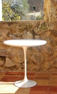 Tulip side table:  Bijzettafel van Saarinen Wit