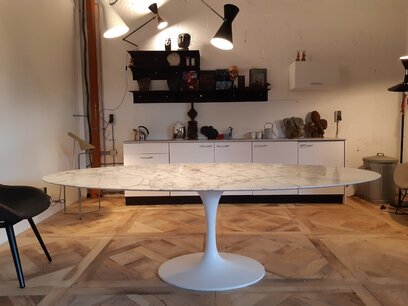 Saarinen Tulip tafel 235x121 Statuario marmer Saarinen Tulip tafel 235x121 Statuario marmer