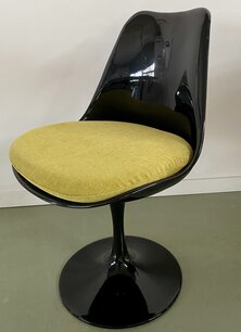 Tulip stoel zwart zonder armleuning, vintage groen kussen