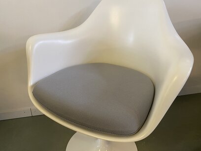 Vervangend kussen voor de Saarinen Tulip Armchair - licht grijs