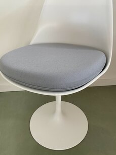 Dik vervangend kussen voor de Tulip chair - Licht Grijs