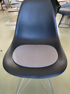 Afgeprijsd: Hey Sign Viltkussen Eames Plastic Side Chair