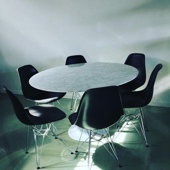 Ronde Tulip tafel van Saarinen, Carrara marmeren blad 120cm