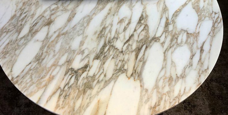 Tulip tafel 137cm Calacatta oro marmer Saarinen