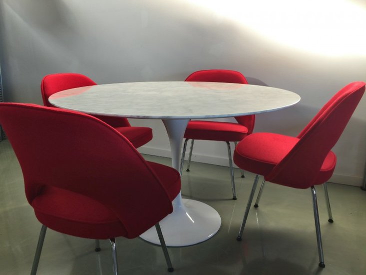 Aanbieding Saarinen Eethoek: marmeren Tulip tafel + 4 Executive chairs