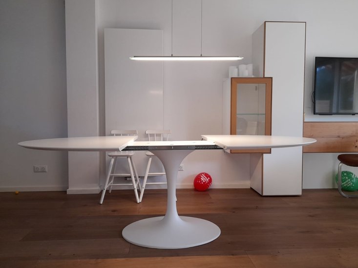 Ovale uitschuifbare Tulip tafel 220x110cm