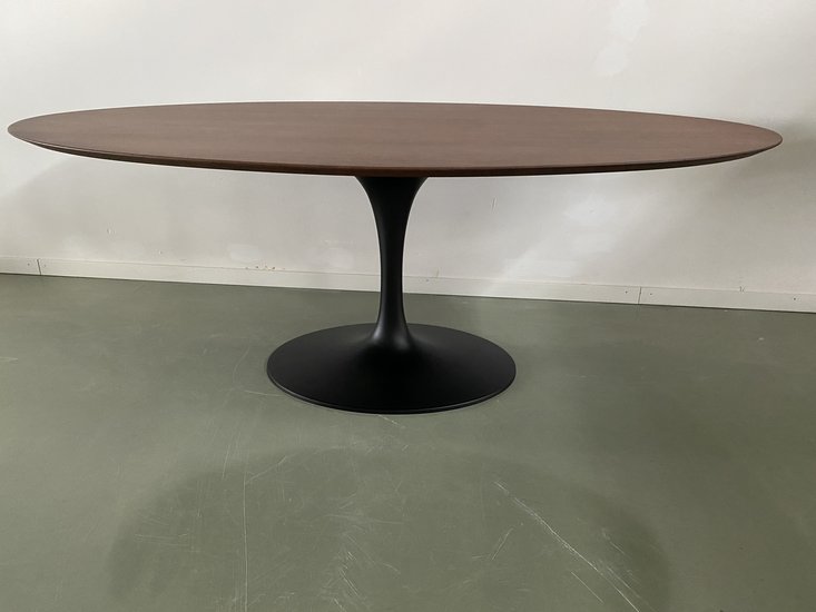 Ovale Tulip tafel massief noten houten blad - verschillende afmetingen