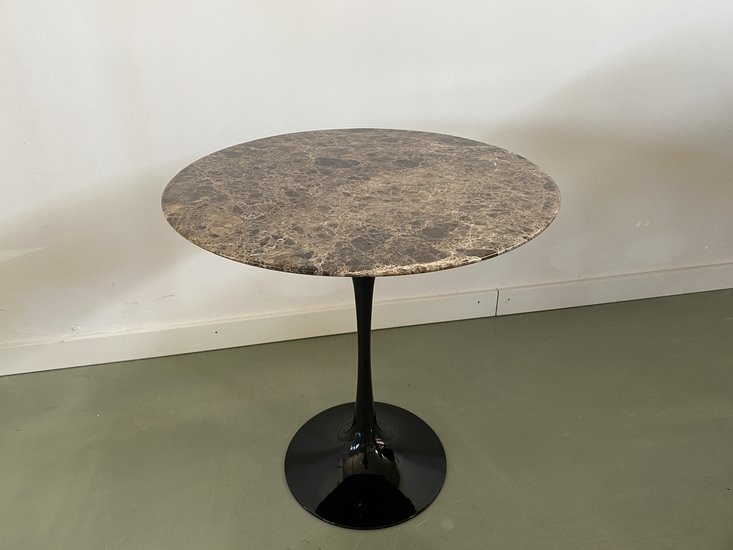 Saarinen Tulip bijzettafel Bruin (Marrone) marmer.