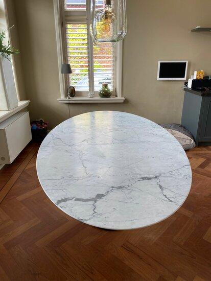 Saarinen Tulip tafel 199 x 121cm Carrara marmer