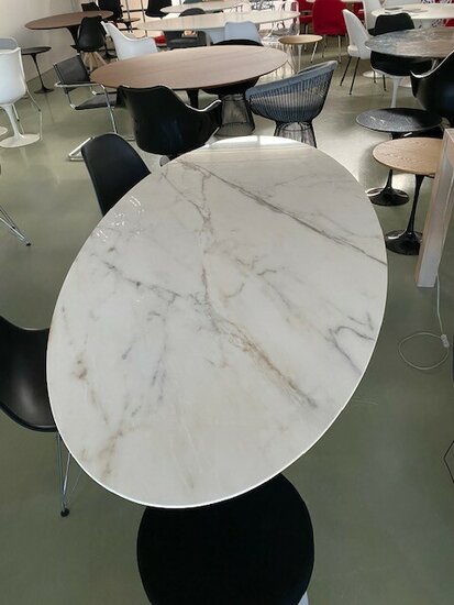 Showroom korting: Ovale Tulip tafel Keramisch blad 180x90cm