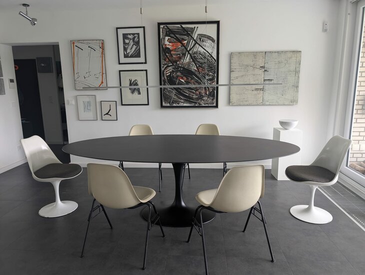 Ovale Tulip tafel met massief houten (zwart) blad 235x121cm